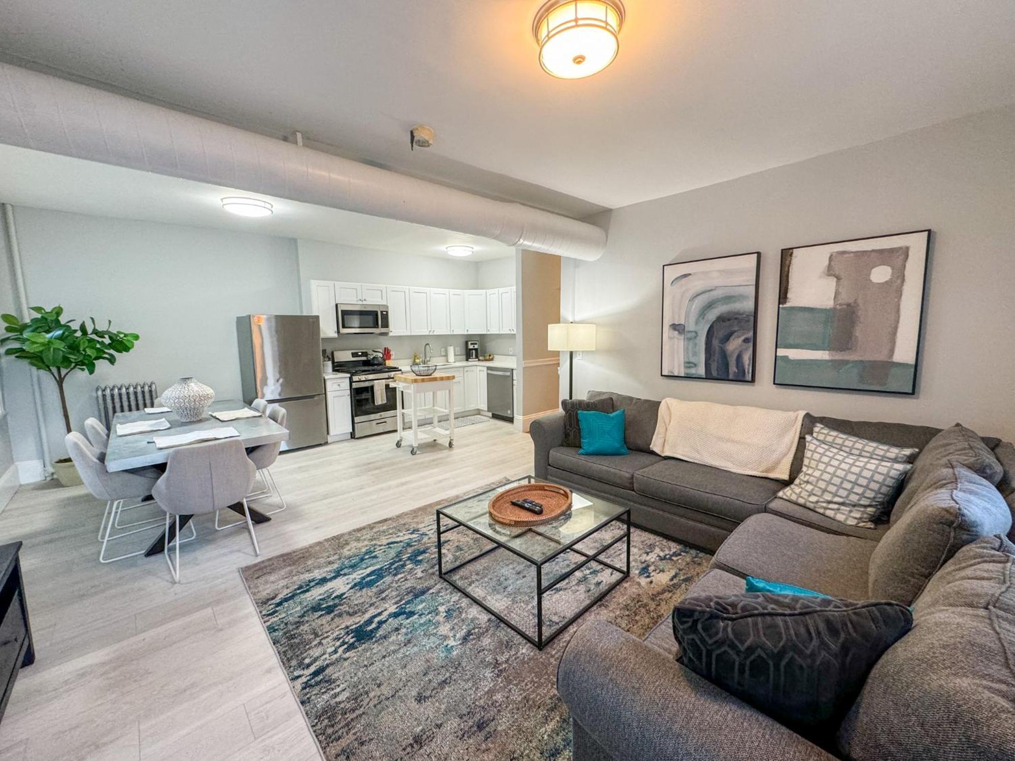 شقة Huge,3 Bed,2Bath,Public Transport,Boston,Sleeps 9 بروكلاين المظهر الخارجي الصورة