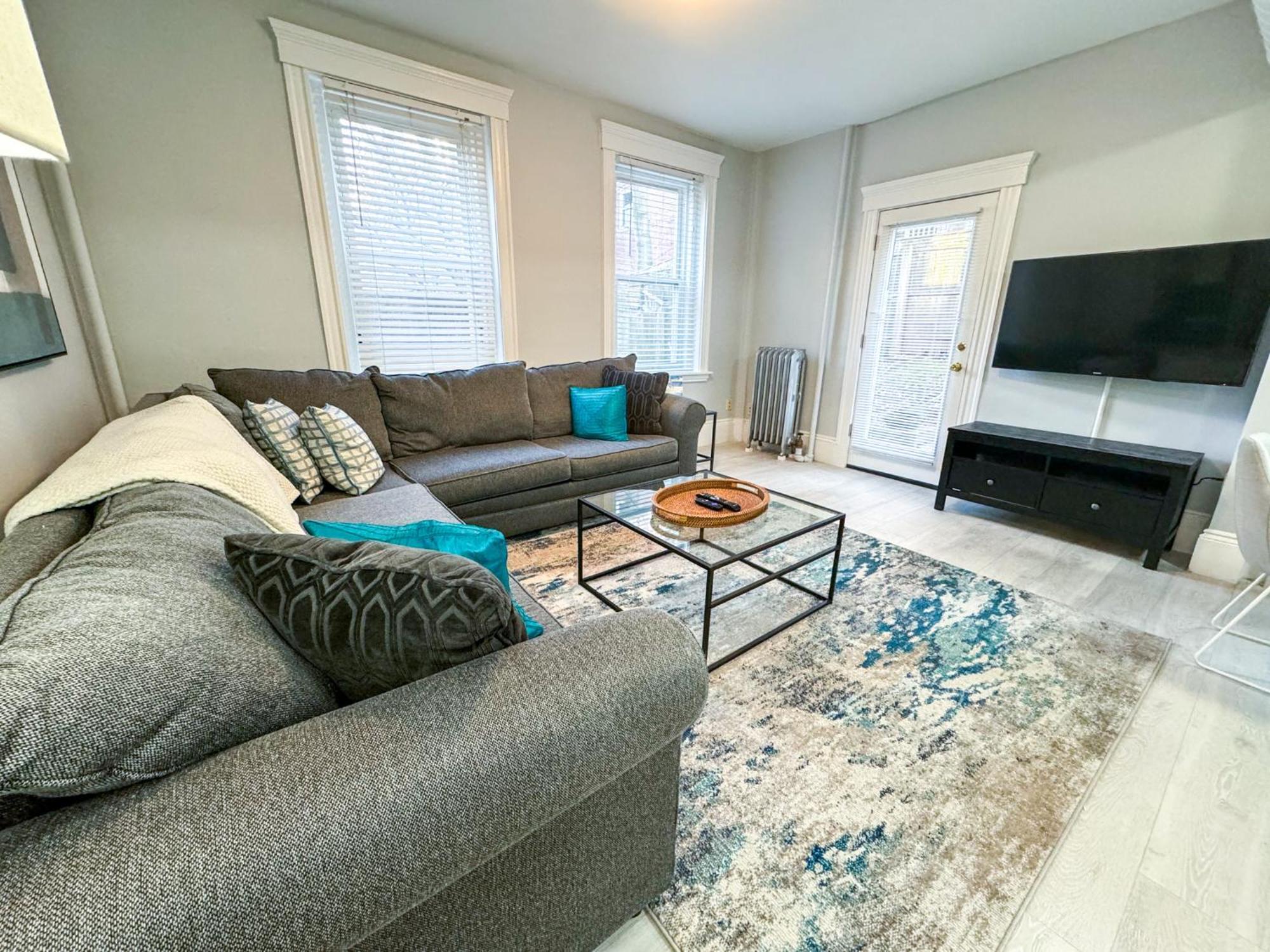 شقة Huge,3 Bed,2Bath,Public Transport,Boston,Sleeps 9 بروكلاين المظهر الخارجي الصورة